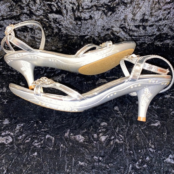 Hot Tomato Shoes Girls Dazzling Formal Silver Shoes